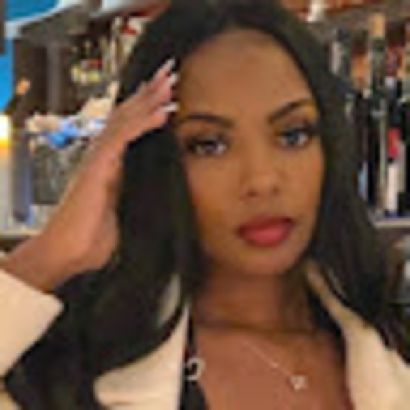 Meet your Posher, Ebie - Picture 1 of 1